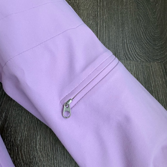 New snap ski jacket.Optional hood, tailored waistline, snaps at front placket. - Picture 7 of 7